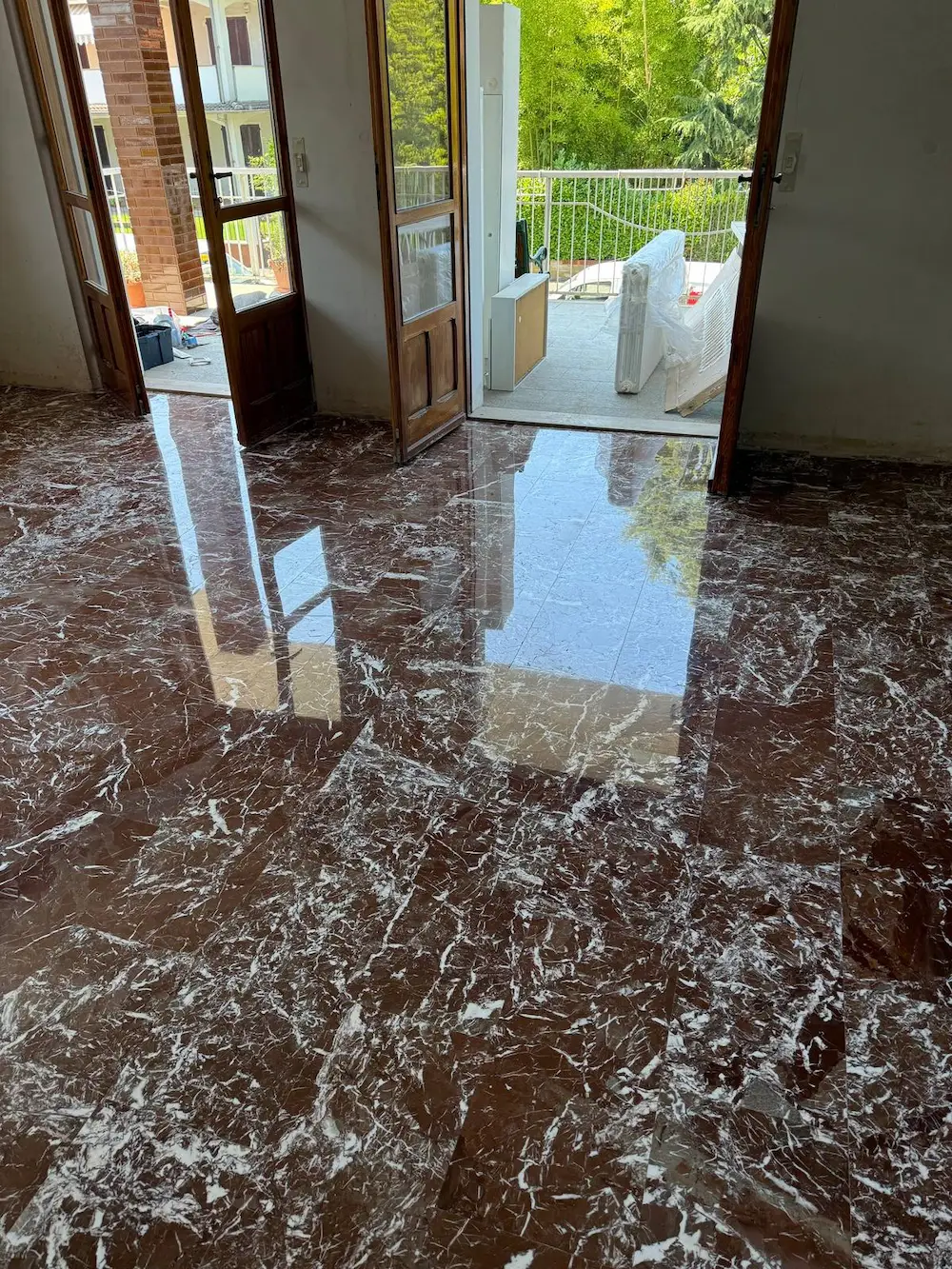 Lucidatura marmo rosso a Vercelli