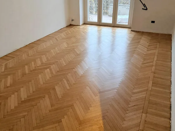 Parquet a spina di pesce francese levigato e lucidato a Vercelli da Palumbo Pavimenti